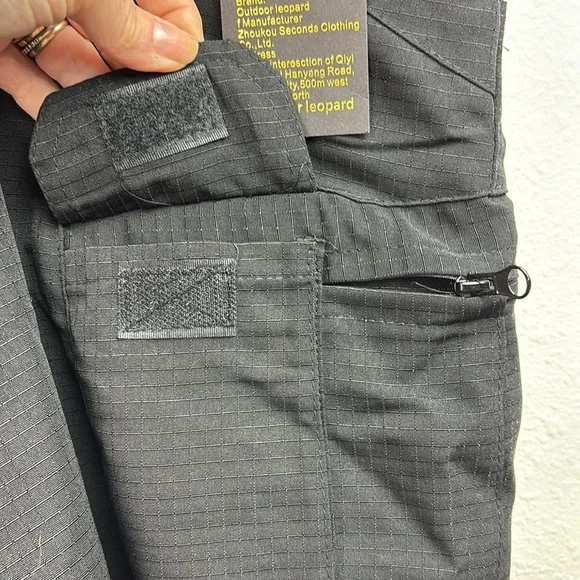 BWT Black tactical poly cotton mid thigh shorts for walking, sports, leisure - Picture 2 of 7